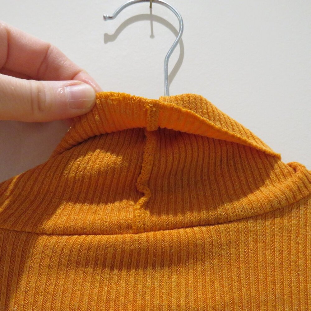 ARITZIA WILFRED Nova Ribbed Turtleneck Cropped Top in Orange Burst Small Y2K - Picture 10 of 14